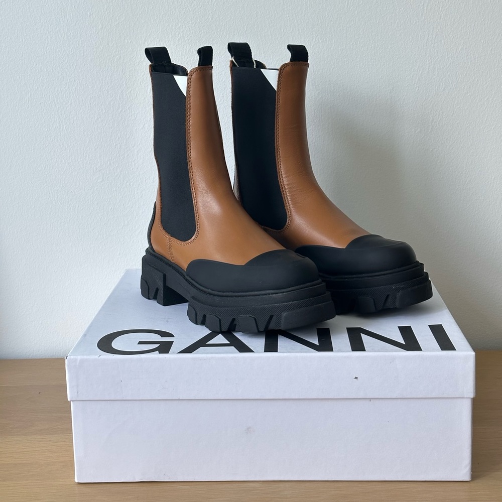 Ganni Two-Tone Leather Chelsea Boots
